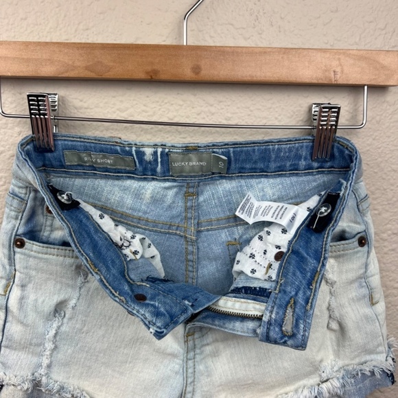 Girl's Lucky Brand Cuffed Raw Hem 2.5" Denim Riley Shorts in Light Wash … - Picture 6 of 8